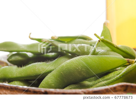 A classic summer dish, a combination of edamame and beer 67778673