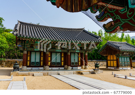 Traditional Korean style building in the Royal tomb of king Suro of Gaya kingdom in Gimehae, South Gyeongsang province, South Korea. 67779000