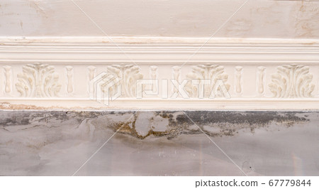Wall paint that peels off and fades off due to moisture problems Wall paint that peels off and fades off due to moisture problems 67779844