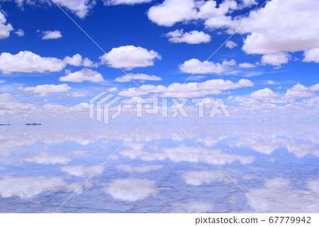 Uyuni salt lake   67779942