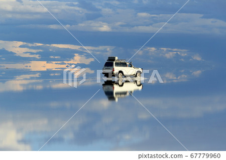 Uyuni salt lake   67779960
