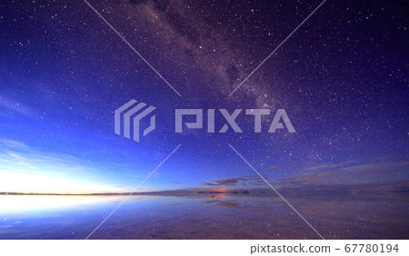 Starry sky of Uyuni salt lake 67780194