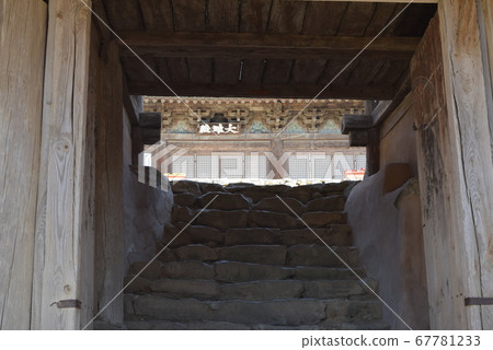 通往安東鳳精寺正殿的萬色樓梯 通往安東鳳精寺正殿的萬色樓梯 67781233