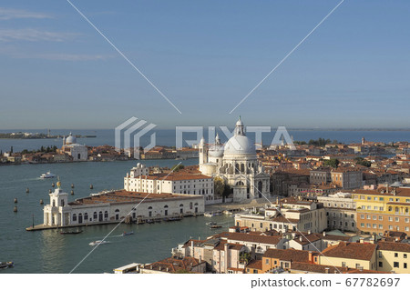 查看從聖馬可鐘樓，威尼斯，意大利查看從禮炮大運河 67782697