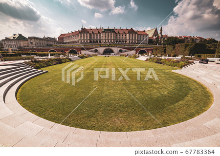 King Palace garden 67783364