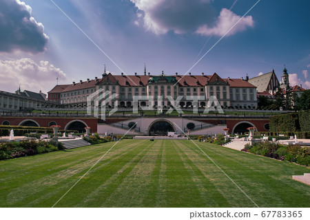 King Palace garden 67783365