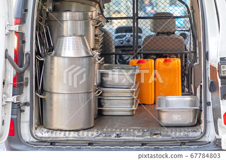 Restaurant Material Delivery 67784803