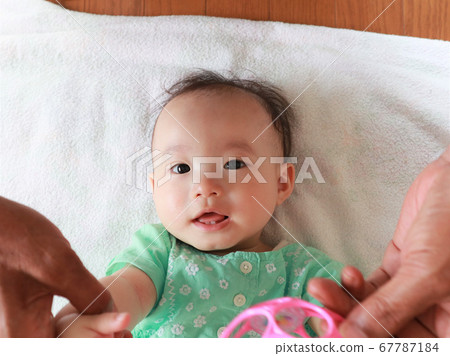 嬰兒,大眼睛,潔白的牙齒 嬰兒,大眼睛,潔白的牙齒 67787184