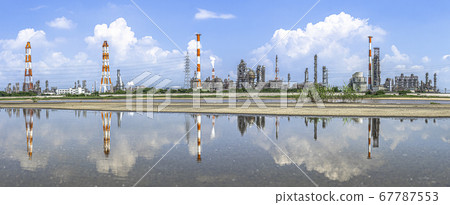 [全景]四日市綜合大樓從伊豆津海岸反射出鹽濱地區的工廠風光 67787553