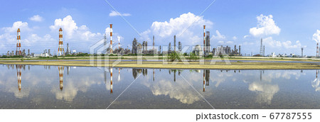 [全景]四日市綜合大樓從伊豆津海岸反射出鹽濱地區的工廠風光 67787555