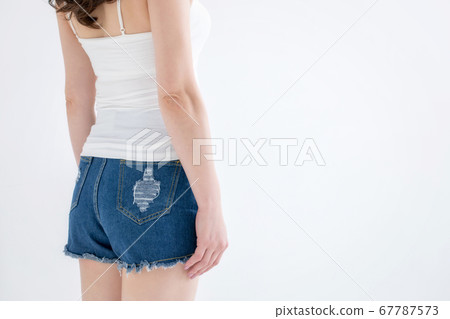 Female body image 67787573