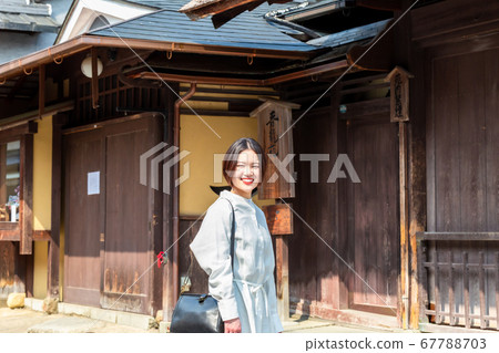 A woman sightseeing in Saningzaka, Kiyomizu, Kyoto 67788703
