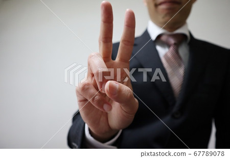 Businessman who is pleased to play a piece 67789078