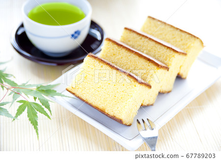 Castella, green tea and autumn leaves cut into pieces Castella, green tea and autumn leaves cut into pieces 67789203