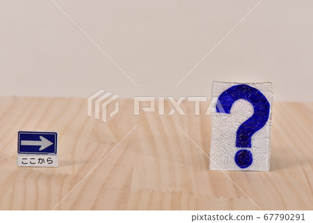Question mark and right direction Question mark and right direction 67790291