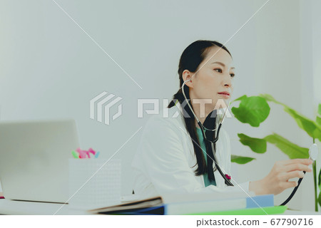 Image of a doctor Image of a doctor 67790716