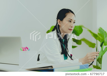 Image of a doctor Image of a doctor 67790717