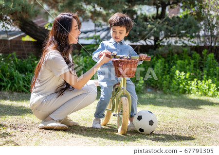 Family lifestyle children mom Family lifestyle children mom 67791305