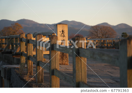 在京都嵐山的渡月橋 在京都嵐山的渡月橋 67791363