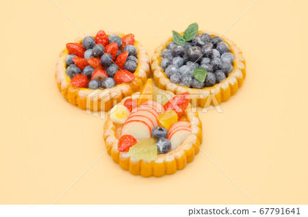 Clay tart that looks delicious 67791641