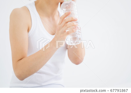A woman wearing sportswear A woman wearing sportswear 67791867