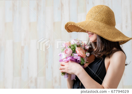 一個穿泳衣的女人 一個穿泳衣的女人 67794029