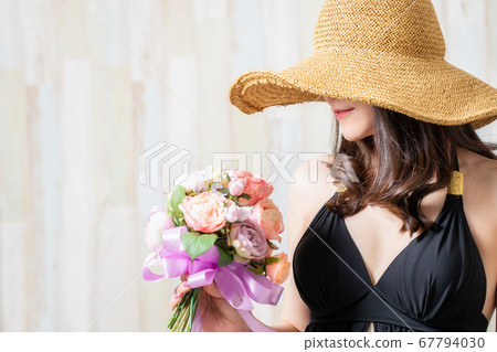 一個穿泳衣的女人 一個穿泳衣的女人 67794030