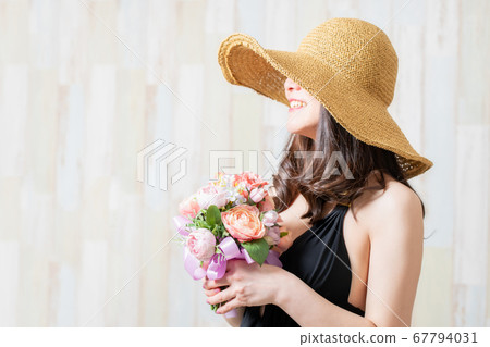 一個穿泳衣的女人 一個穿泳衣的女人 67794031