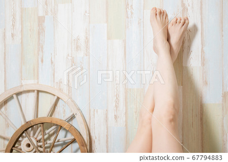 一個穿泳衣的女人 67794883