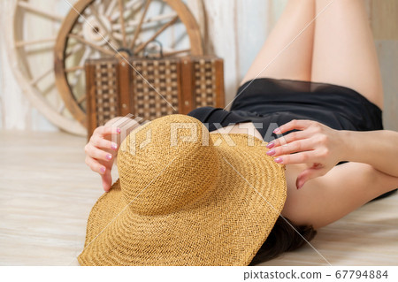 一個穿泳衣的女人 一個穿泳衣的女人 67794884