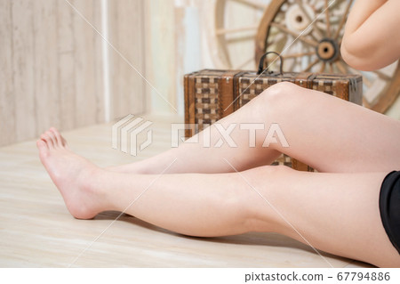 一個穿泳衣的女人 一個穿泳衣的女人 67794886