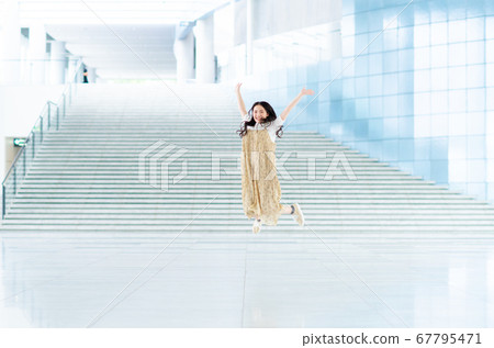 Campus college student 67795471