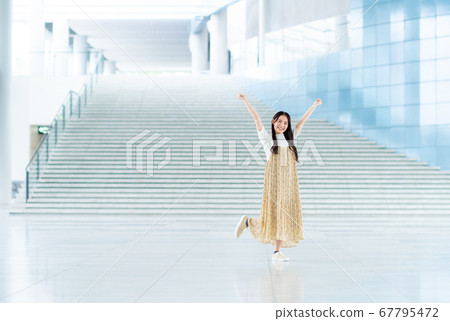 Campus college student 67795472