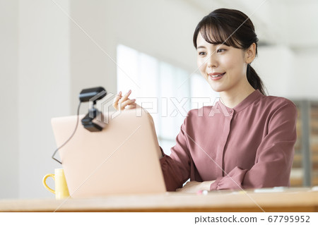 Business woman in an online meeting 67795952