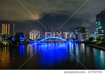Night view of Eidai Bridge and high-rise apartments over Sumida River, Tokyo 67797705