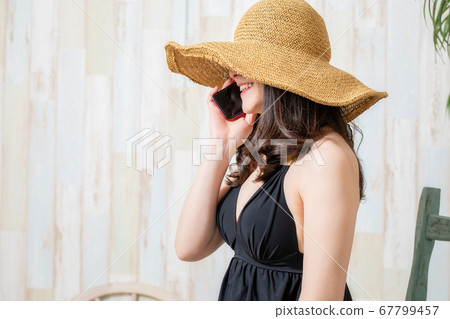 一個穿泳衣的女人 67799457
