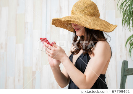 一個穿泳衣的女人 67799461