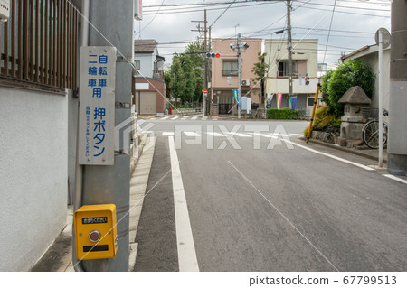 Push-button traffic light for bicycles and motorcycles Push-button traffic light for bicycles and motorcycles 67799513