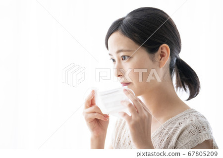 戴著面具的女人 戴著面具的女人 67805209