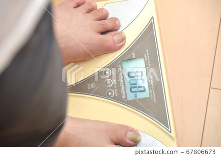 Senior man on scales and feet Senior man on scales and feet 67806673