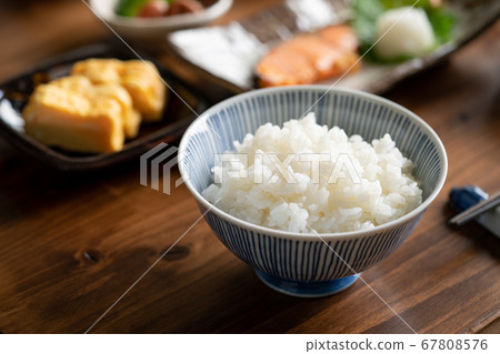 白米飯和早餐配菜 白米飯和早餐配菜 67808576