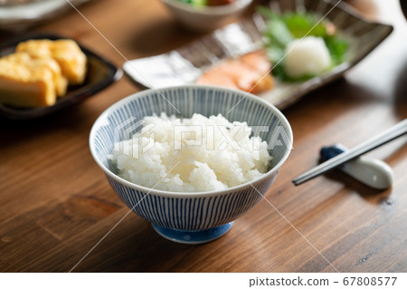 白米飯和早餐配菜 白米飯和早餐配菜 67808577