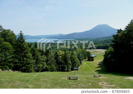 從阿寒湖天文台可以看到富士山。 從阿寒湖天文台可以看到富士山。 67809803
