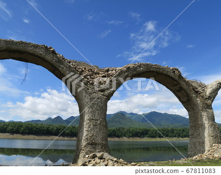 Phantom bridge of Lake Nukabira The Taushubetsu River Bridge continues to collapse Phantom bridge of Lake Nukabira The Taushubetsu River Bridge continues to collapse 67811083