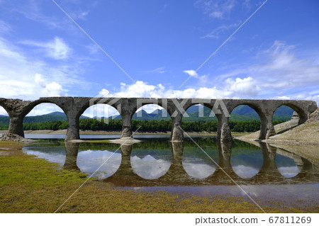 Phantom bridge of Lake Nukabira The Taushubetsu River Bridge continues to collapse 67811269
