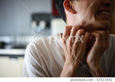 一個人ing脖子 67813092