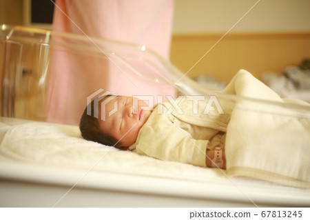 Sleeping newborn 67813245