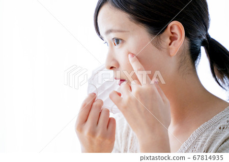 Mask woman rough skin 67814935
