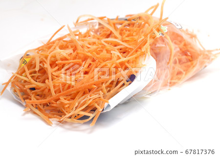 Julien carrots cut and with ready-to-eat packaging Julien carrots cut and with ready-to-eat packaging 67817376