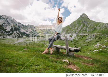 pretty woman relax in countryside  67824099